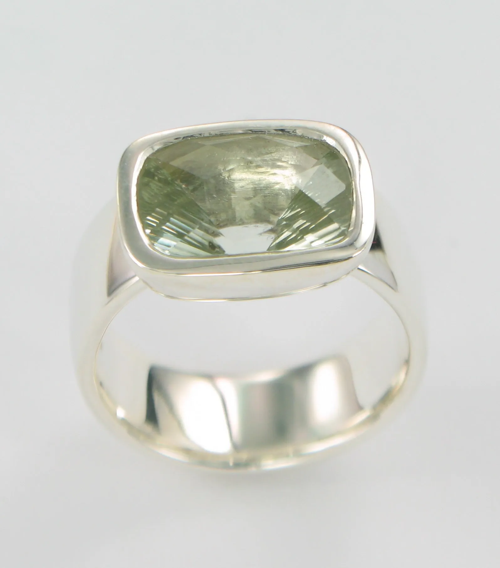 Green Amethyst Offset Ring in 2tone Ai288