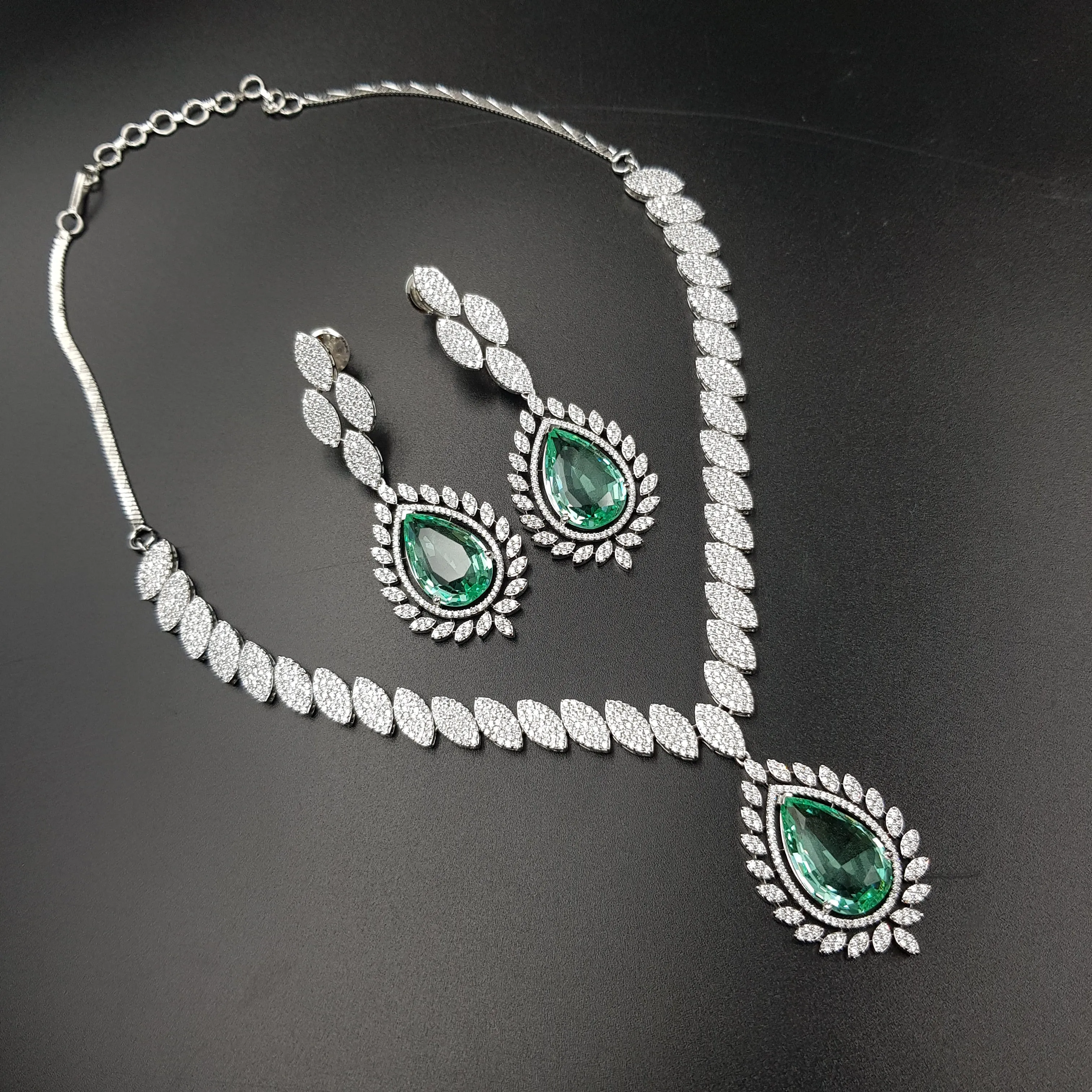 Round Neck Zircon/AD Necklace Set 10799-69
