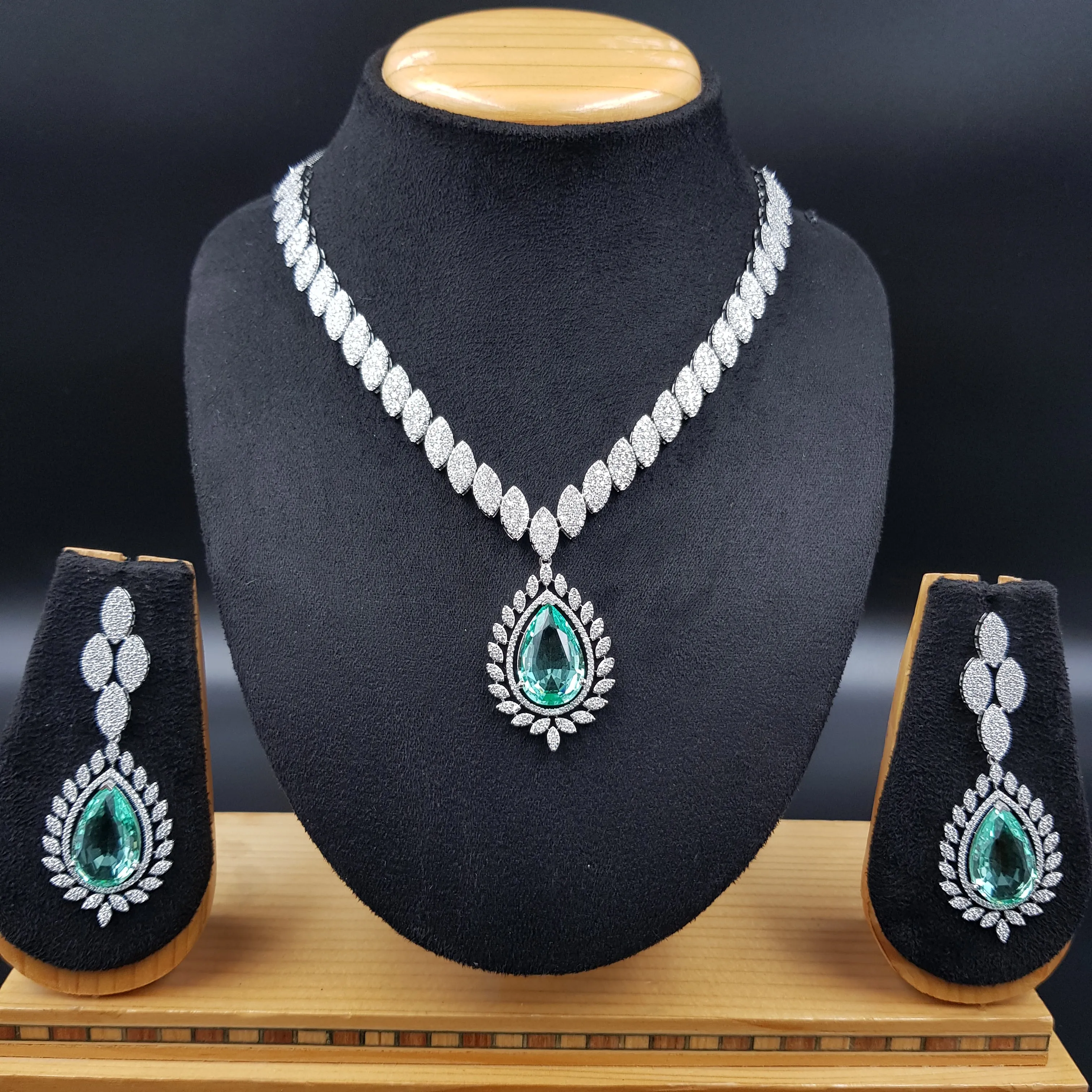 Round Neck Zircon/AD Necklace Set 10799-69
