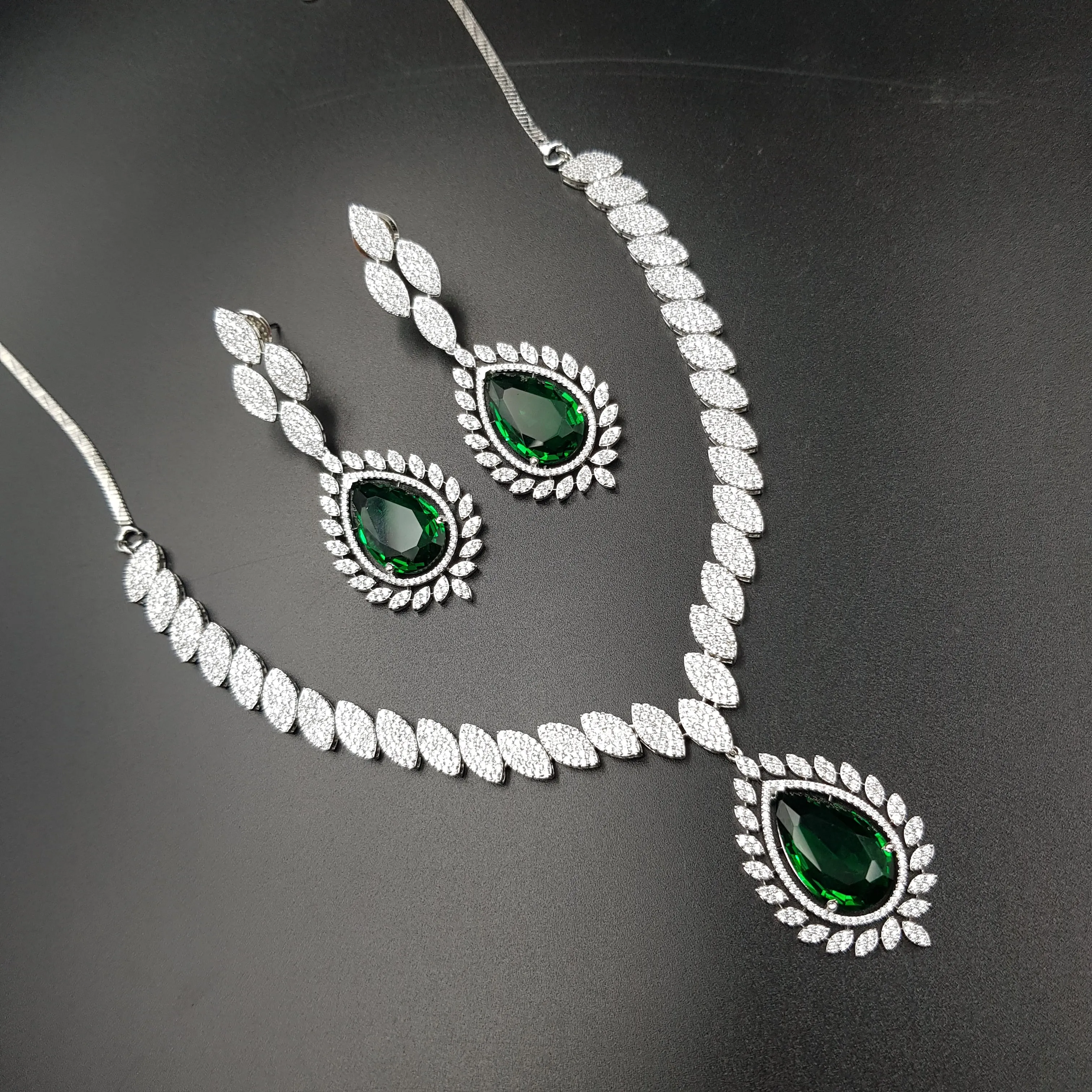 Round Neck Zircon/AD Necklace Set 10799-69