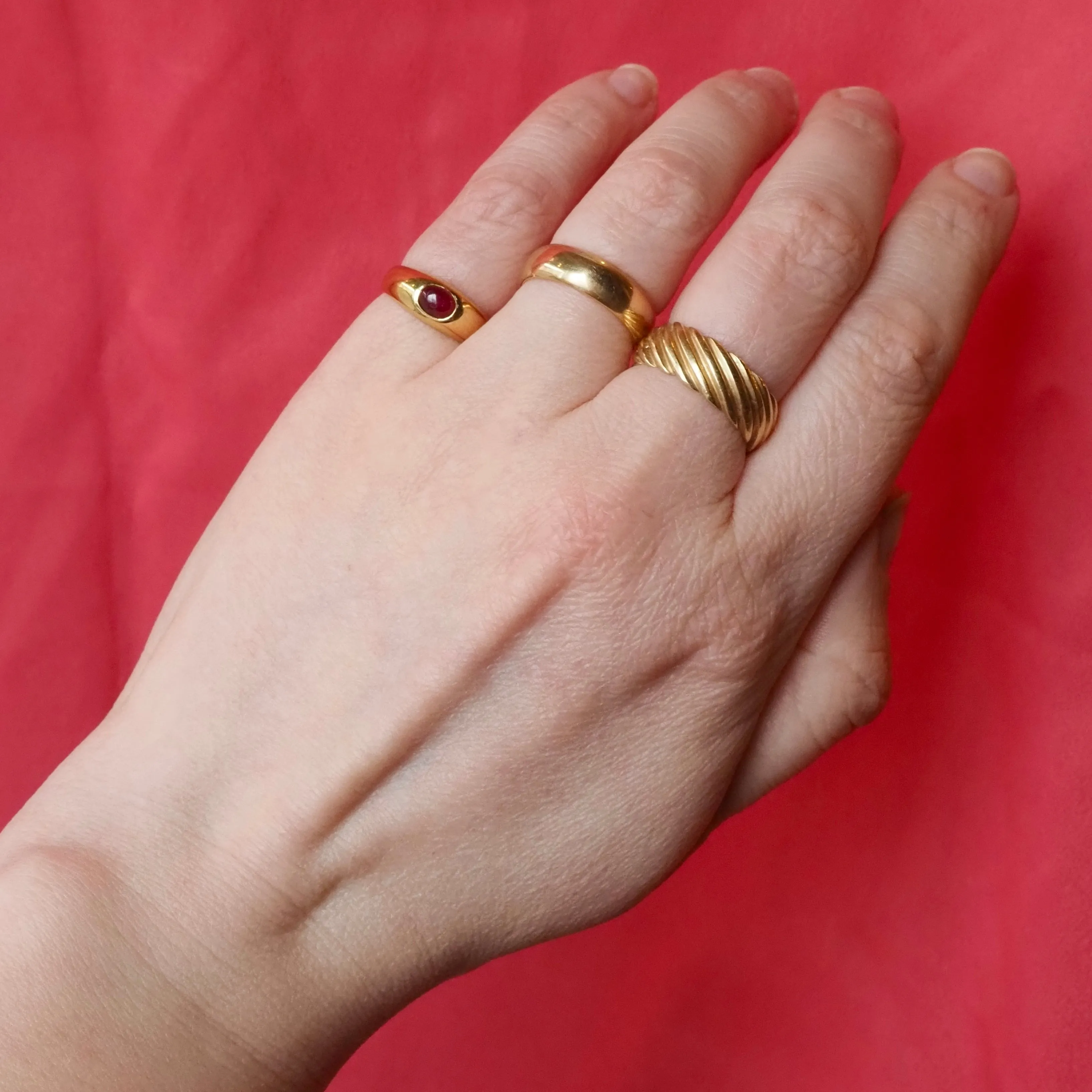 Vintage Ruby Cabochon 18k Gold Dome Ring